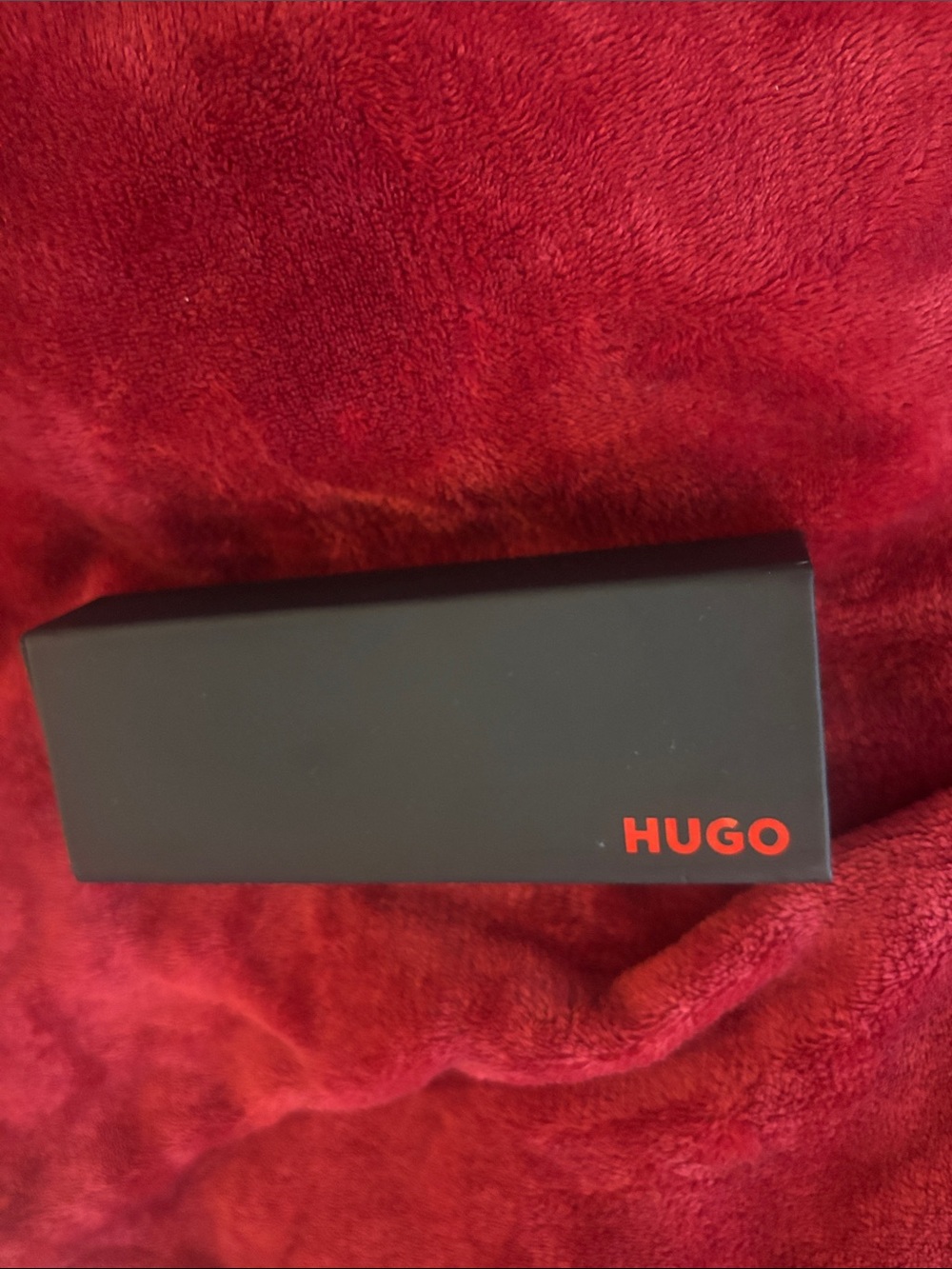 HUGO Black sunglasses case Red HUGO Logo